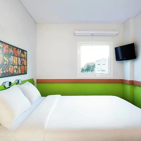 Ibis Budget Semarang Tendean Εξωτερικό φωτογραφία