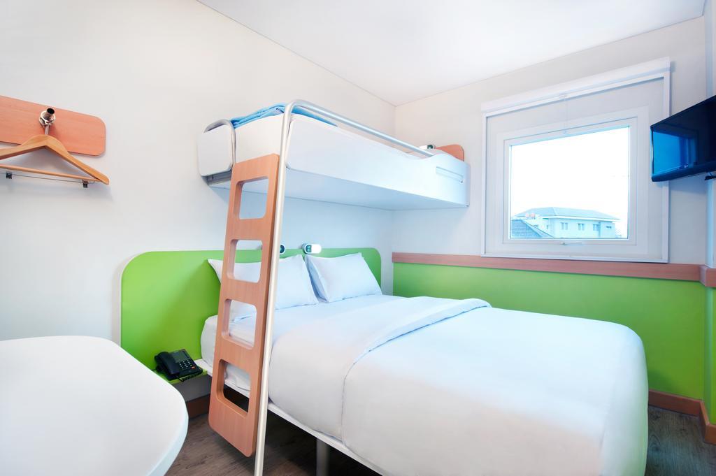 Ibis Budget Semarang Tendean Δωμάτιο φωτογραφία