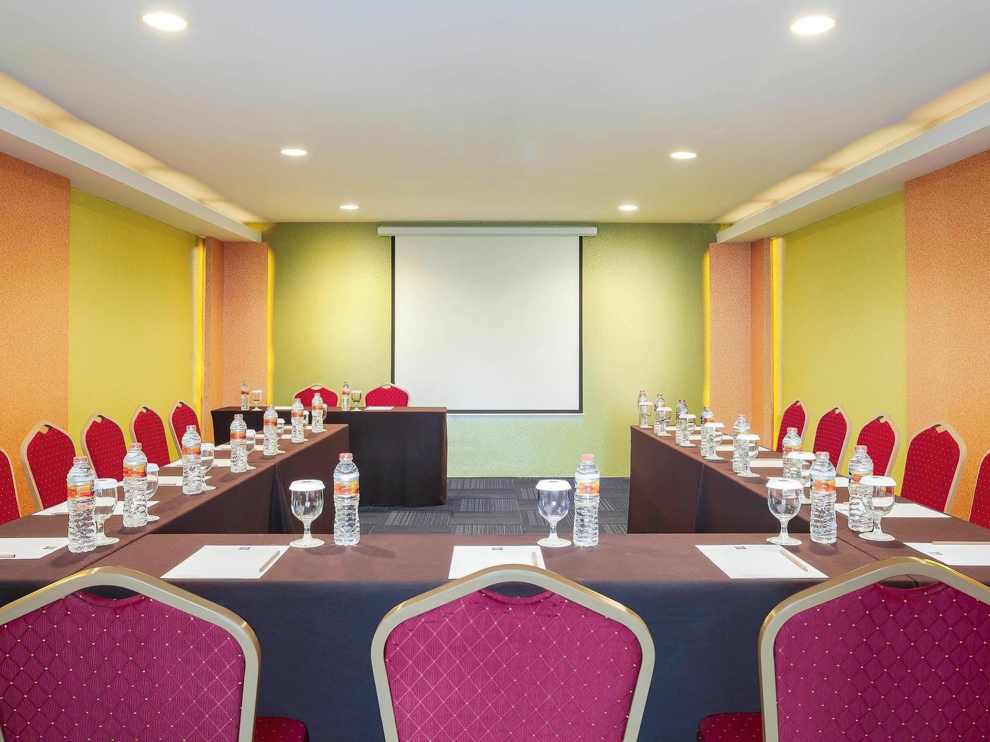 Ibis Budget Semarang Tendean Εξωτερικό φωτογραφία