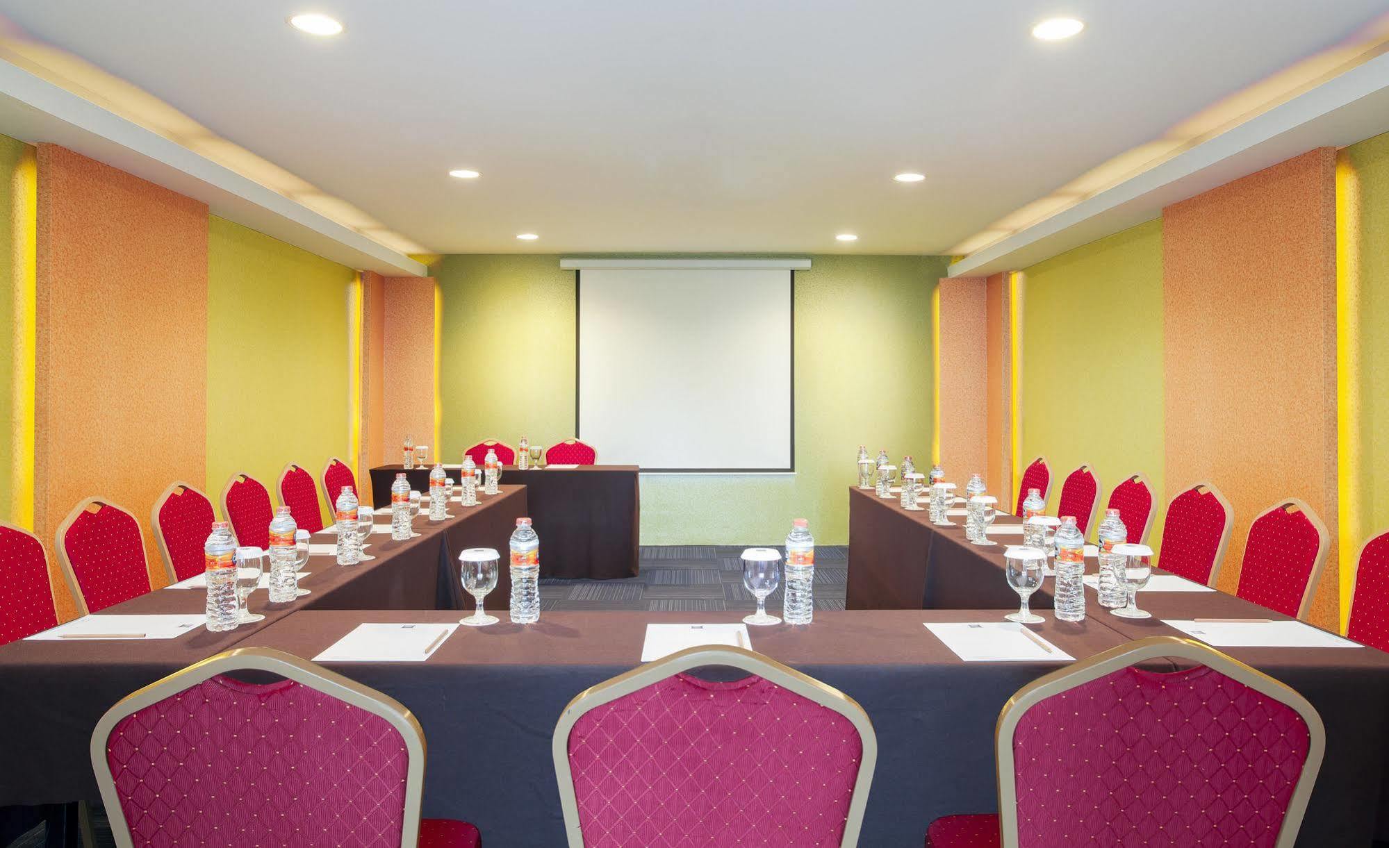 Ibis Budget Semarang Tendean Εξωτερικό φωτογραφία